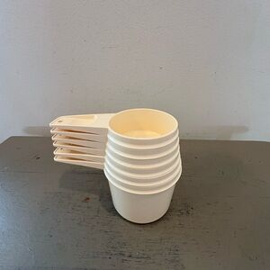 Set Of Six VTG Tupperware Almond Colored Stacking Measuring Cups